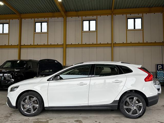 Ｖ４０ クロスカントリー　Ｔ５　ＡＷＤ　クロスカントリー　Ｔ５　ＡＷＤ（５名）・メーカーナビ・Ｒカメラ・フルセグ・Ｆ席パワーシート・スマートキー・シートヒーター・衝突軽減システム・レーダークルーズ（15枚目）