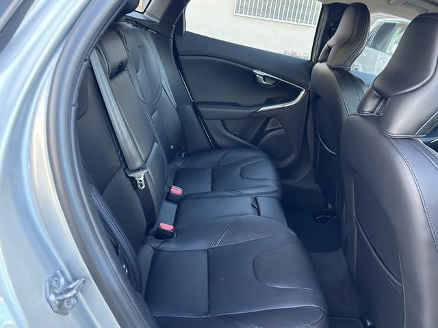 Ｖ４０ Ｔ３　ＳＥ　ＢＬＩＳ　セーフティパッケージ　コーナーセンサー　メーカーナビ　バックカメラ　Ｆ席パワーシート　ＥＴＣ　パドルシフト　黒革シート　純正ＡＷ（18枚目）