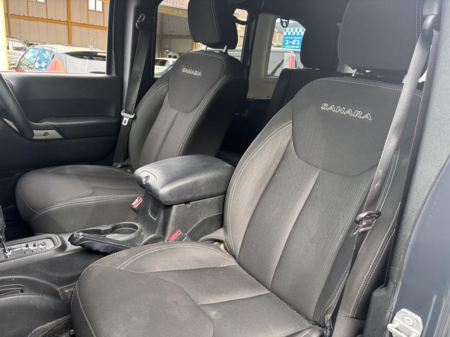 ジープ・ラングラーアンリミテッド サハラ　禁煙車　アルパインサウンド　クルーズコントロール　バックカメラ　Ｆサイドカメラ　背面タイヤ　ＥＴＣ　フルセグ　社外７インチナビ（22枚目）