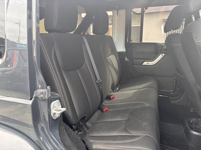 ジープ・ラングラーアンリミテッド サハラ　禁煙車　アルパインサウンド　クルーズコントロール　バックカメラ　Ｆサイドカメラ　背面タイヤ　ＥＴＣ　フルセグ　社外７インチナビ（23枚目）