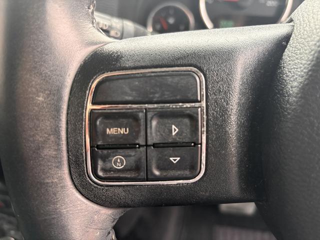 ジープ・ラングラーアンリミテッド サハラ　禁煙車　アルパインサウンド　クルーズコントロール　バックカメラ　Ｆサイドカメラ　背面タイヤ　ＥＴＣ　フルセグ　社外７インチナビ（38枚目）