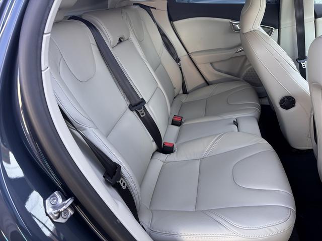 Ｖ４０ Ｄ４　インスクリプション　クルーズコントロール　セーフティパッケージ　ＬＥＤヘッドライト　ハーマンカードン　メーカーナビ　バックモニター　シートヒーター　ＥＴＣ　パドルシフト（19枚目）