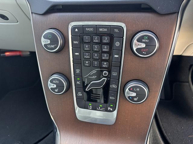 Ｖ４０ Ｄ４　インスクリプション　クルーズコントロール　セーフティパッケージ　ＬＥＤヘッドライト　ハーマンカードン　メーカーナビ　バックモニター　シートヒーター　ＥＴＣ　パドルシフト（26枚目）