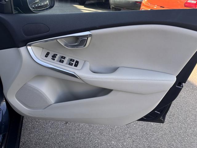 Ｖ４０ Ｄ４　インスクリプション　クルーズコントロール　セーフティパッケージ　ＬＥＤヘッドライト　ハーマンカードン　メーカーナビ　バックモニター　シートヒーター　ＥＴＣ　パドルシフト（30枚目）