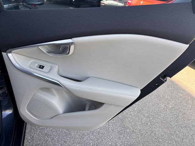Ｖ４０ Ｄ４　インスクリプション　クルーズコントロール　セーフティパッケージ　ＬＥＤヘッドライト　ハーマンカードン　メーカーナビ　バックモニター　シートヒーター　ＥＴＣ　パドルシフト（31枚目）