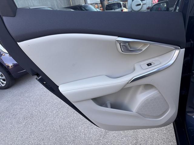 Ｖ４０ Ｄ４　インスクリプション　クルーズコントロール　セーフティパッケージ　ＬＥＤヘッドライト　ハーマンカードン　メーカーナビ　バックモニター　シートヒーター　ＥＴＣ　パドルシフト（32枚目）