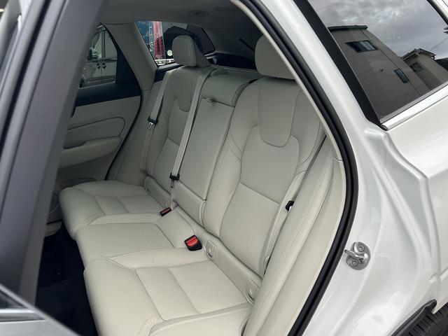 ＸＣ６０ アルティメット　Ｂ５　ＡＷＤ　ハーマンカードン　ドライブレコーダー　ＦＲシートヒーター　パノラマルーフ　白革シート　ヘッドアップディスプレイ　全周囲モニター　エアーシート　ＥＴＣ　パワーバックドア（21枚目）