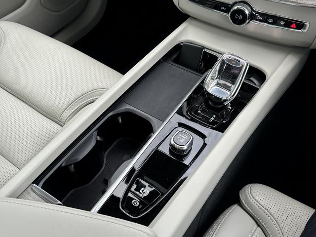 ＸＣ６０ アルティメット　Ｂ５　ＡＷＤ　ハーマンカードン　ドライブレコーダー　ＦＲシートヒーター　パノラマルーフ　白革シート　ヘッドアップディスプレイ　全周囲モニター　エアーシート　ＥＴＣ　パワーバックドア（31枚目）