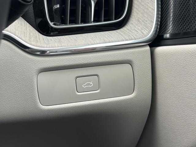 ＸＣ６０ アルティメット　Ｂ５　ＡＷＤ　ハーマンカードン　ドライブレコーダー　ＦＲシートヒーター　パノラマルーフ　白革シート　ヘッドアップディスプレイ　全周囲モニター　エアーシート　ＥＴＣ　パワーバックドア（37枚目）