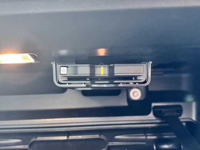 ＸＣ４０ Ｂ４　ＡＷＤ　モメンタム　メーカー純正ナビ　アイスホワイトＰＫＧ　パワーシートＰＫＧ　バーサティリィＰＫＧ　クライメートＰＫＧ　ハンズフリーパワーバックドア　全周囲モニター　ＥＴＣ　フルセグＴＶ（25枚目）