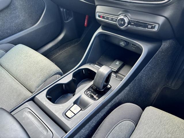 ＸＣ４０ Ｂ４　ＡＷＤ　モメンタム　メーカー純正ナビ　アイスホワイトＰＫＧ　パワーシートＰＫＧ　バーサティリィＰＫＧ　クライメートＰＫＧ　ハンズフリーパワーバックドア　全周囲モニター　ＥＴＣ　フルセグＴＶ（39枚目）