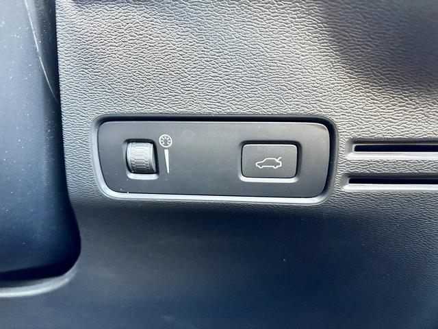 ＸＣ４０ Ｂ４　ＡＷＤ　モメンタム　メーカー純正ナビ　アイスホワイトＰＫＧ　パワーシートＰＫＧ　バーサティリィＰＫＧ　クライメートＰＫＧ　ハンズフリーパワーバックドア　全周囲モニター　ＥＴＣ　フルセグＴＶ（46枚目）