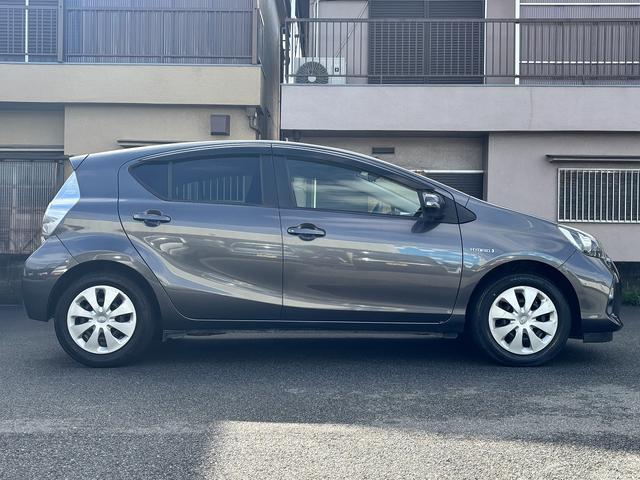 アクア Ｓ　ユーザー買取　社外フルセグナビ（ＣＮ－Ｒ３００ＷＤ）　バックモニター　ＥＴＣ　プッシュスタート　スマートキー（18枚目）