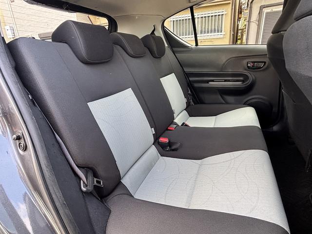 アクア Ｓ　ユーザー買取　社外フルセグナビ（ＣＮ－Ｒ３００ＷＤ）　バックモニター　ＥＴＣ　プッシュスタート　スマートキー（25枚目）