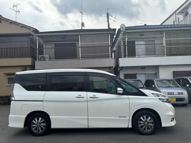 セレナ ｅ－パワー　ハイウェイスターＶ　１０インチディーラー純正ナビ　全周囲モニター　バックカメラ　両側パワースライドドア　フルセグＴＶ　クルコン　ステアリングヒーター　ドラレコ　シートヒーター　エマブレ（13枚目）
