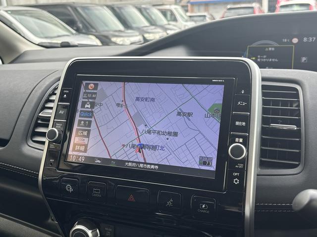 セレナ ｅ－パワー　ハイウェイスターＶ　１０インチディーラー純正ナビ　全周囲モニター　バックカメラ　両側パワースライドドア　フルセグＴＶ　クルコン　ステアリングヒーター　ドラレコ　シートヒーター　エマブレ（18枚目）