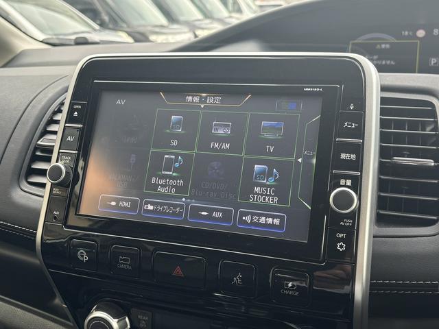 セレナ ｅ－パワー　ハイウェイスターＶ　１０インチディーラー純正ナビ　全周囲モニター　バックカメラ　両側パワースライドドア　フルセグＴＶ　クルコン　ステアリングヒーター　ドラレコ　シートヒーター　エマブレ（19枚目）