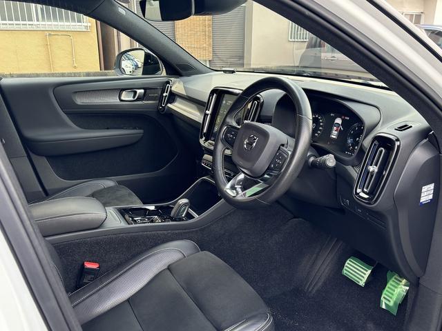 ＸＣ４０ Ｂ４　ＡＷＤ　Ｒデザイン　全周囲モニター　ハーマンカードン　ドライブレコーダー　ハンズフリーパワーバックドア　フルセグＴＶ　１９インチＡＷ　コンビシート（16枚目）