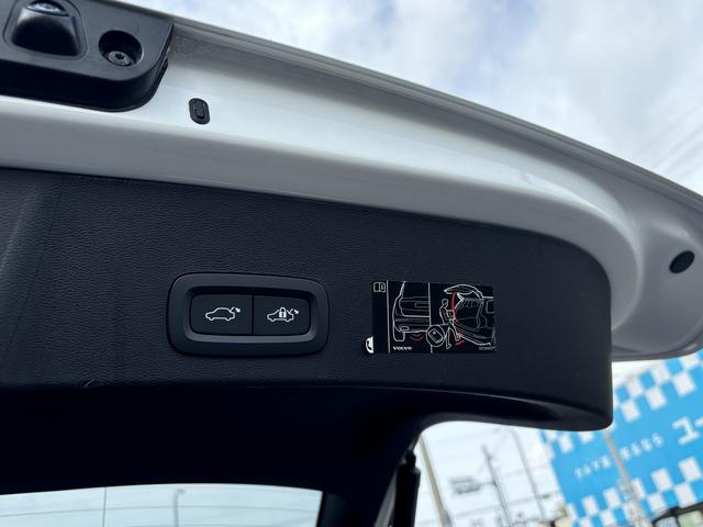 ＸＣ４０ Ｂ４　ＡＷＤ　Ｒデザイン　全周囲モニター　ハーマンカードン　ドライブレコーダー　ハンズフリーパワーバックドア　フルセグＴＶ　１９インチＡＷ　コンビシート（30枚目）