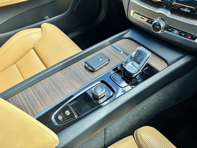 ＸＣ６０ アルティメット　Ｂ５　ＡＷＤ　ユーザー買取　ｈａｒｍａｎｋａｒｄｏｎ　Ｇｏｏｇｌｅマップ　ヘッドアップディスプレイ　ステアリングヒーター　前後ドラレコ　前席後席シートヒーター　前席エアーシート（32枚目）