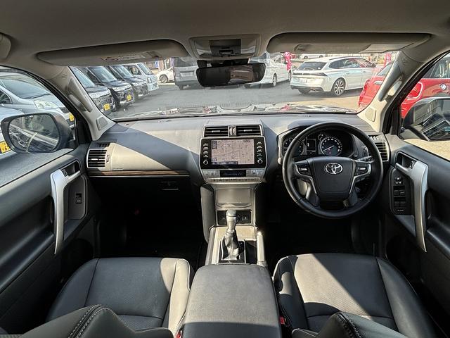 ランドクルーザープラド TX Lパッケージ マットブラックエディション 禁煙車 セーフティセンス ブラックルーフレール バックカメラ サイドカメラ エアーシート シートヒーター ETC 黒革シート 純正ナビ(7枚目)