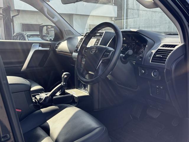 ランドクルーザープラド TX Lパッケージ マットブラックエディション 禁煙車 セーフティセンス ブラックルーフレール バックカメラ サイドカメラ エアーシート シートヒーター ETC 黒革シート 純正ナビ(25枚目)