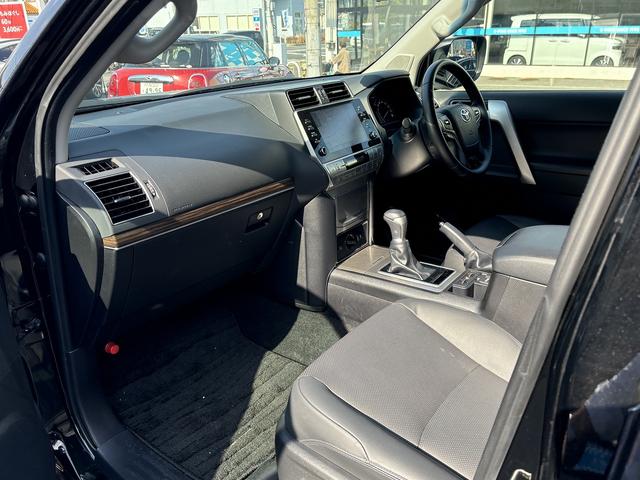 ランドクルーザープラド TX Lパッケージ マットブラックエディション 禁煙車 セーフティセンス ブラックルーフレール バックカメラ サイドカメラ エアーシート シートヒーター ETC 黒革シート 純正ナビ(26枚目)
