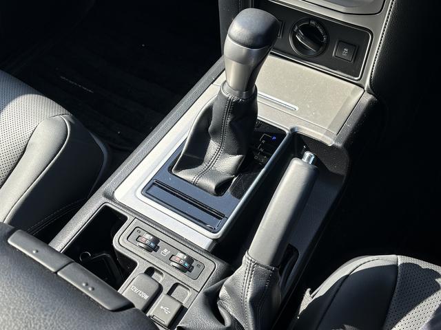 ランドクルーザープラド TX Lパッケージ マットブラックエディション 禁煙車 セーフティセンス ブラックルーフレール バックカメラ サイドカメラ エアーシート シートヒーター ETC 黒革シート 純正ナビ(46枚目)