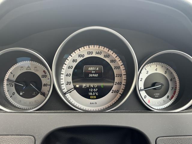 Cクラスステーションワゴン C180ブルーエフィシェンシーワゴンアバンG メーカー純正ナビ クルーズコントロール バックカメラ ETC フルセグ HIDヘッドランプ 黒革シート シートヒーター 純正17インチAW(24枚目)