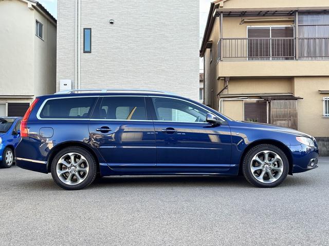 V70 オーシャンレースエディション サンルーフ コーナーセンサー BLIS ドライブレコーダー メーカー純正ナビ バックカメラ パワーバックドア スマートキー ETC レーンキーピング(24枚目)