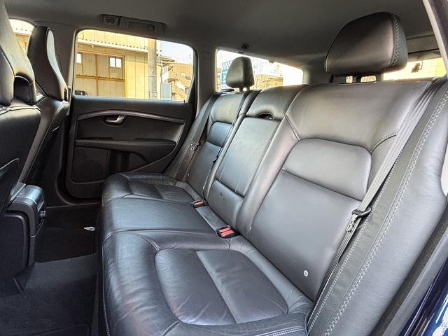 V70 オーシャンレースエディション サンルーフ コーナーセンサー BLIS ドライブレコーダー メーカー純正ナビ バックカメラ パワーバックドア スマートキー ETC レーンキーピング(40枚目)