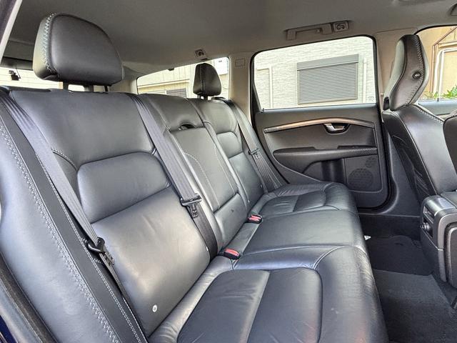 V70 オーシャンレースエディション サンルーフ コーナーセンサー BLIS ドライブレコーダー メーカー純正ナビ バックカメラ パワーバックドア スマートキー ETC レーンキーピング(42枚目)