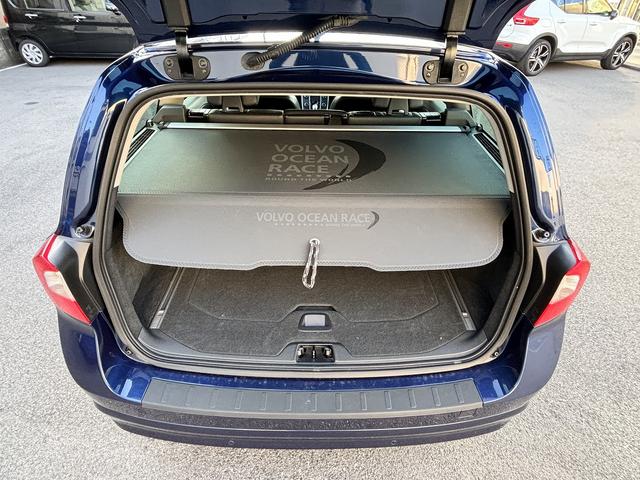 V70 オーシャンレースエディション サンルーフ コーナーセンサー BLIS ドライブレコーダー メーカー純正ナビ バックカメラ パワーバックドア スマートキー ETC レーンキーピング(48枚目)