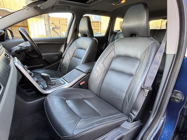 V70 オーシャンレースエディション サンルーフ コーナーセンサー BLIS ドライブレコーダー メーカー純正ナビ バックカメラ パワーバックドア スマートキー ETC レーンキーピング(49枚目)