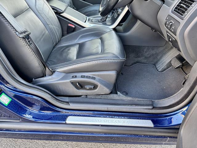 V70 オーシャンレースエディション サンルーフ コーナーセンサー BLIS ドライブレコーダー メーカー純正ナビ バックカメラ パワーバックドア スマートキー ETC レーンキーピング(50枚目)