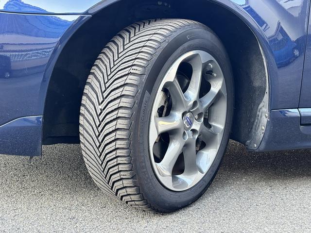 V70 オーシャンレースエディション サンルーフ コーナーセンサー BLIS ドライブレコーダー メーカー純正ナビ バックカメラ パワーバックドア スマートキー ETC レーンキーピング(54枚目)