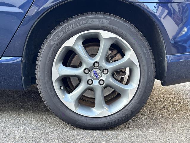 V70 オーシャンレースエディション サンルーフ コーナーセンサー BLIS ドライブレコーダー メーカー純正ナビ バックカメラ パワーバックドア スマートキー ETC レーンキーピング(56枚目)