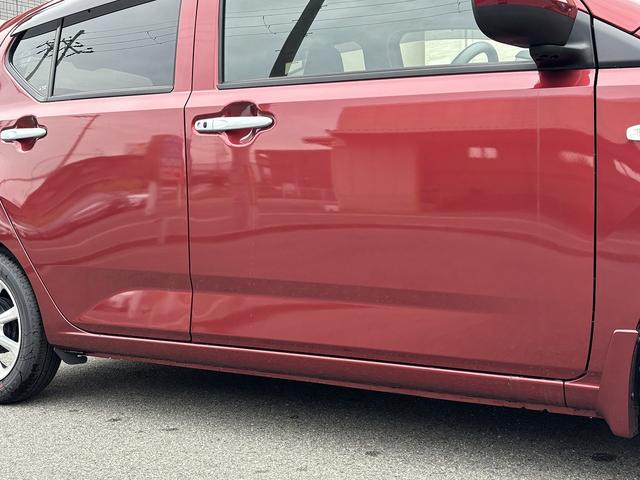 大型ガレージ完備！夜の暗い時間や、雨の日でもお客様の愛車を適正に査定します！また在庫車両も天候を気にせず確認出来ます