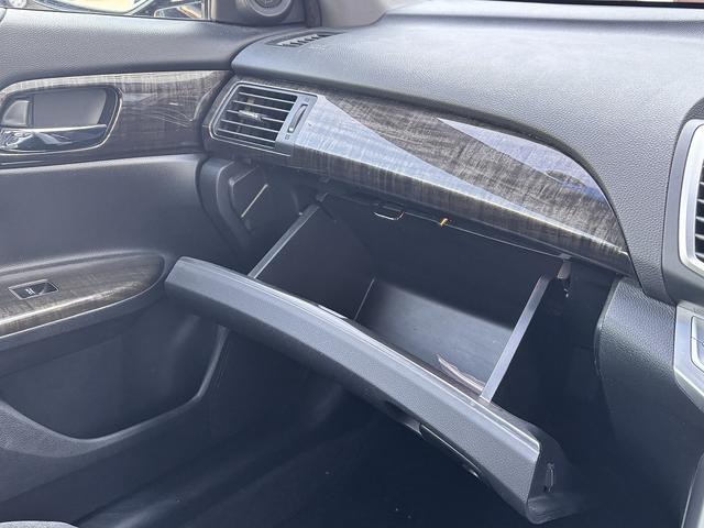 アコードハイブリッド ＬＸ　ユーザー買取　フルセグインターナビ　バックモニター　クルーズコントロール　Ｆ席パワーシート　スマートキー　ＥＴＣ　プッシュスタート（22枚目）