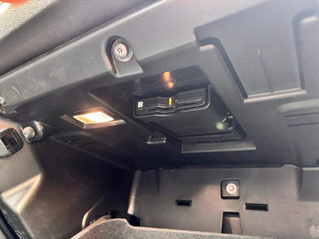 ＸＣ６０ プラス　Ｂ５　Ｇｏｏｇｌｅマップ　全周囲モニター　全席シートヒーター　置くだけ充電　衝突軽減システム　車線逸脱警報　ブラインドスポット　レーダークルーズ　ＥＴＣ（17枚目）