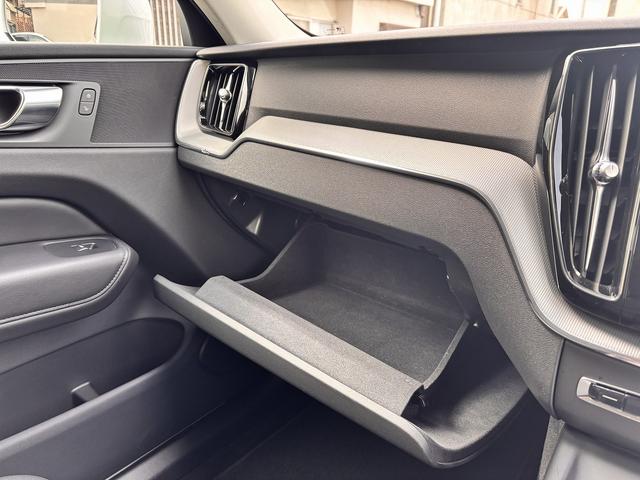 ＸＣ６０ プラス　Ｂ５　Ｇｏｏｇｌｅマップ　全周囲モニター　全席シートヒーター　置くだけ充電　衝突軽減システム　車線逸脱警報　ブラインドスポット　レーダークルーズ　ＥＴＣ（30枚目）