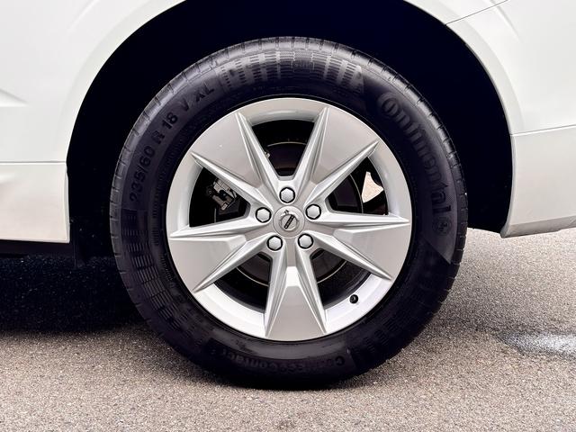 ＸＣ６０ プラス　Ｂ５　Ｇｏｏｇｌｅマップ　全周囲モニター　全席シートヒーター　置くだけ充電　衝突軽減システム　車線逸脱警報　ブラインドスポット　レーダークルーズ　ＥＴＣ（32枚目）