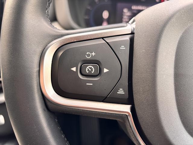 ＸＣ６０ プラス　Ｂ５　Ｇｏｏｇｌｅマップ　全周囲モニター　全席シートヒーター　置くだけ充電　衝突軽減システム　車線逸脱警報　ブラインドスポット　レーダークルーズ　ＥＴＣ（52枚目）