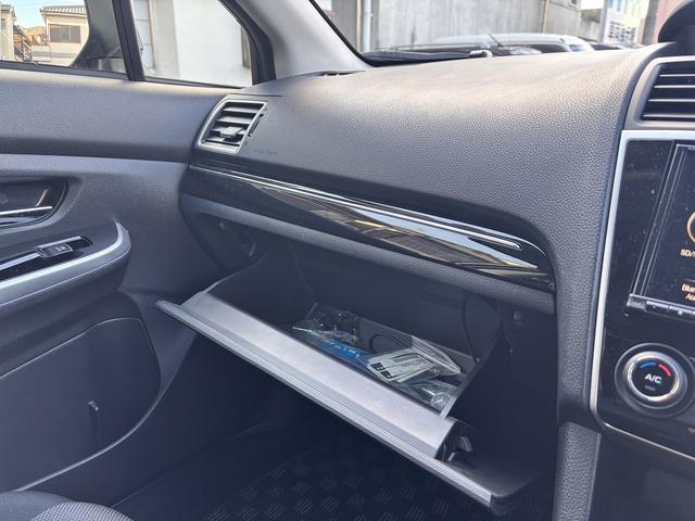 大型ガレージ完備！夜の暗い時間や、雨の日でもお客様の愛車を適正に査定します！また在庫車両も天候を気にせず確認出来ます