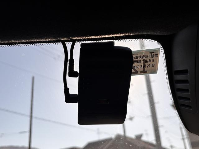 ＸＣ４０リチャージ リチャージ　プラスシングルモーター　Ｇｏｏｇｌｅマップ　ＡｐｐｌｅＣａｒＰｌａｙ　全周囲モニター　ブラインドスポット　レーダークルーズコントロール　衝突軽減システム　車線逸脱警報　置くだけ充電（28枚目）