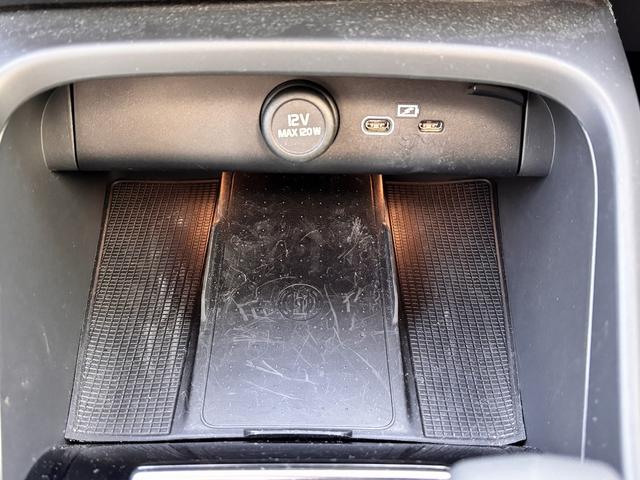 ＸＣ４０リチャージ リチャージ　プラスシングルモーター　Ｇｏｏｇｌｅマップ　ＡｐｐｌｅＣａｒＰｌａｙ　全周囲モニター　ブラインドスポット　レーダークルーズコントロール　衝突軽減システム　車線逸脱警報　置くだけ充電（32枚目）