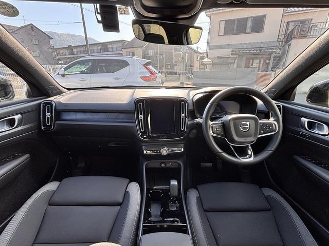 ＸＣ４０リチャージ リチャージ　プラスシングルモーター　Ｇｏｏｇｌｅマップ　ＡｐｐｌｅＣａｒＰｌａｙ　全周囲モニター　ブラインドスポット　レーダークルーズコントロール　衝突軽減システム　車線逸脱警報　置くだけ充電（45枚目）