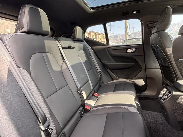 ＸＣ４０リチャージ リチャージ　プラスシングルモーター　Ｇｏｏｇｌｅマップ　ＡｐｐｌｅＣａｒＰｌａｙ　全周囲モニター　ブラインドスポット　レーダークルーズコントロール　衝突軽減システム　車線逸脱警報　置くだけ充電（50枚目）