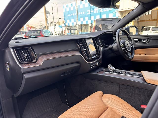 ＸＣ６０ Ｂ５　ＡＷＤ　インスクリプション　ユーザー買取　ｈａｒｍａｎ／ｋａｒｄｏｎ　後席シートヒーター　アルパイン後席モニター　ワイヤレス充電　ヘッドアップディスプレイ　ブラインドスポット　全周囲モニター　エアーシート（27枚目）