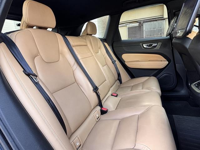 ＸＣ６０ Ｂ５　ＡＷＤ　インスクリプション　ユーザー買取　ｈａｒｍａｎ／ｋａｒｄｏｎ　後席シートヒーター　アルパイン後席モニター　ワイヤレス充電　ヘッドアップディスプレイ　ブラインドスポット　全周囲モニター　エアーシート（28枚目）